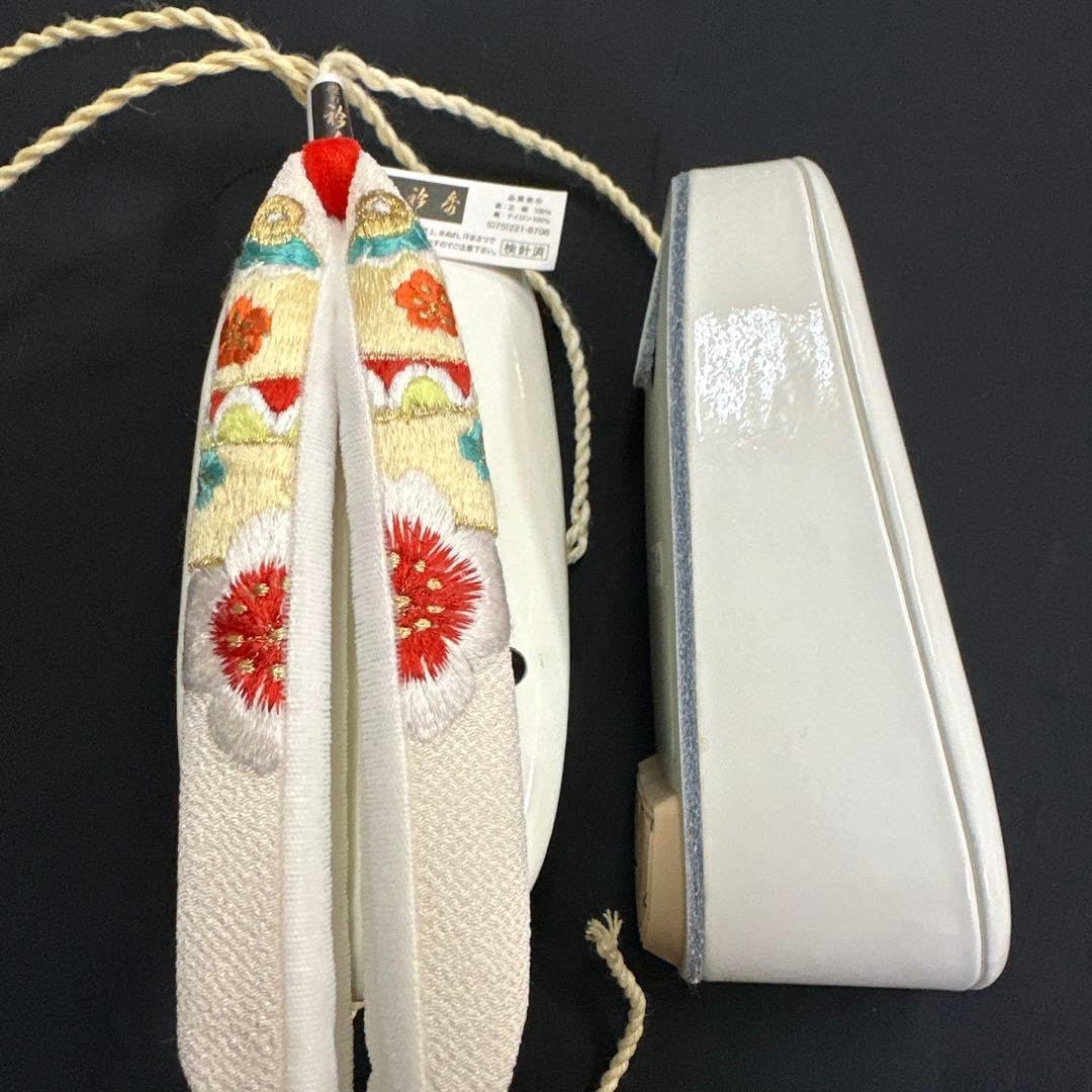 高級 草履 七五三 3歳 衿秀 刺繍 鼻緒 本革 白 草履 日本製